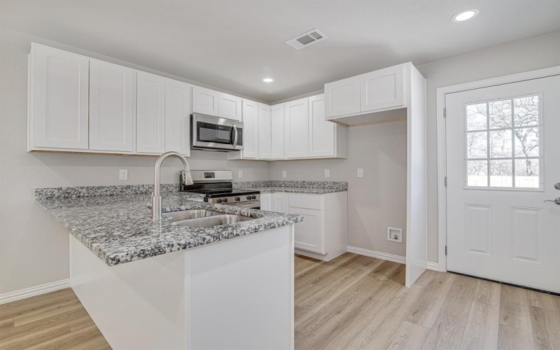 3231 Comanche Street, Fort Worth, TX 76119, 4 Bedrooms Bedrooms, ,5 BathroomsBathrooms,Residential Multi Family,For Sale,3231 Comanche Street,20867961