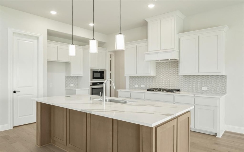 2401 Avalon Drive, Mansfield, TX 76084, 6 Bedrooms Bedrooms, ,6 BathroomsBathrooms,Residential,For Sale,2401 Avalon Drive,20871874
