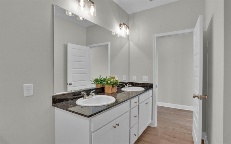 5046 Falcon Bay Drive, Shreveport, LA 71107, 4 Bedrooms Bedrooms, ,2 BathroomsBathrooms,Residential,For Sale,5046 Falcon Bay Drive,20873661