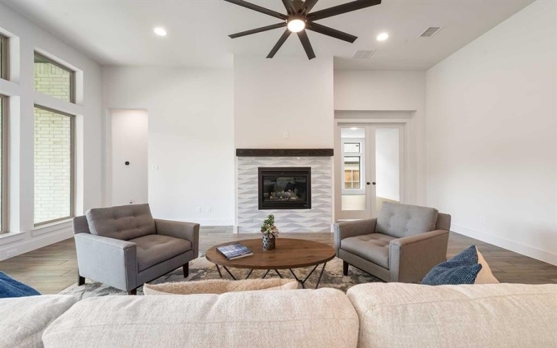 1221 Whitecliff Drive, Forney, TX 75126, 4 Bedrooms Bedrooms, ,5 BathroomsBathrooms,Residential,For Sale,1221 Whitecliff Drive,20875995