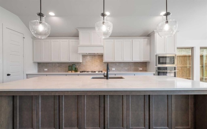 1221 Whitecliff Drive, Forney, TX 75126, 4 Bedrooms Bedrooms, ,5 BathroomsBathrooms,Residential,For Sale,1221 Whitecliff Drive,20875995