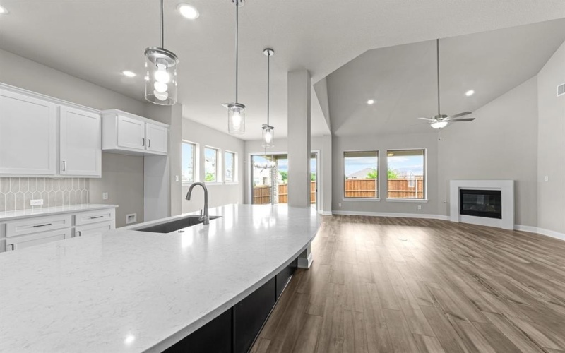 604 Crystal View Drive, Mansfield, TX 76063, 4 Bedrooms Bedrooms, ,3 BathroomsBathrooms,Residential,For Sale,604 Crystal View Drive,20876094
