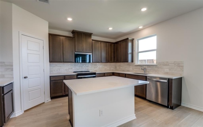 1510 Burton Drive, Seagoville, TX 75159, 3 Bedrooms Bedrooms, ,2 BathroomsBathrooms,Residential,For Sale,1510 Burton Drive,20874435