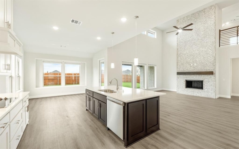 817 Lakewood Court, Midlothian, TX 76065, 4 Habitaciones Habitaciones , ,5 BañosBaños,Residential,En Venta,817 Lakewood Court,20876405