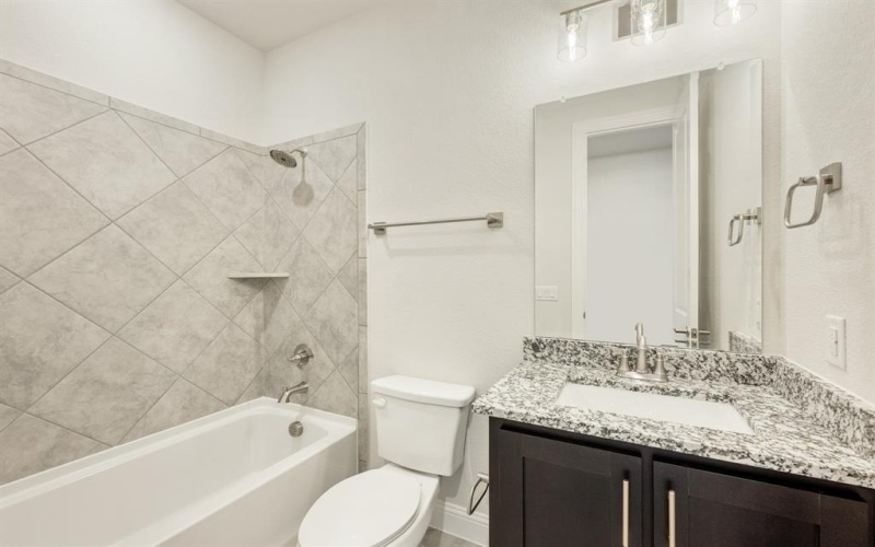 817 Lakewood Court, Midlothian, TX 76065, 4 Habitaciones Habitaciones , ,5 BañosBaños,Residential,En Venta,817 Lakewood Court,20876405
