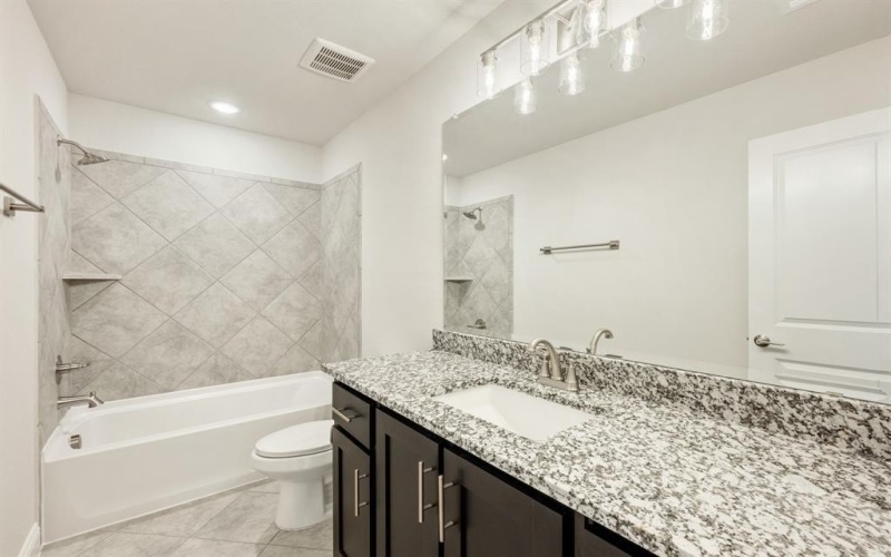 817 Lakewood Court, Midlothian, TX 76065, 4 Habitaciones Habitaciones , ,5 BañosBaños,Residential,En Venta,817 Lakewood Court,20876405