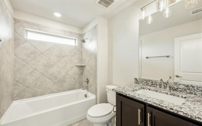 817 Lakewood Court, Midlothian, TX 76065, 4 Habitaciones Habitaciones , ,5 BañosBaños,Residential,En Venta,817 Lakewood Court,20876405