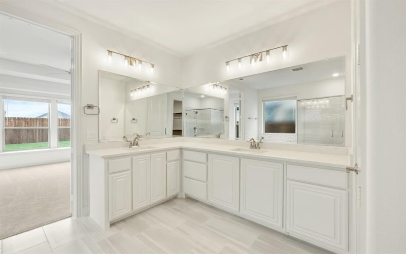 821 Trout Lilly Drive, Fort Worth, TX 76247, 4 Habitaciones Habitaciones , ,5 BañosBaños,Residential,En Venta,821 Trout Lilly Drive,20874775