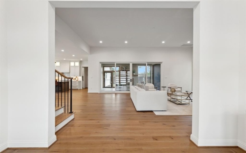 10930 Beauty Lane, Dallas, TX 75229, 5 Bedrooms Bedrooms, ,6 BathroomsBathrooms,Residential,For Sale,10930 Beauty Lane,20873437