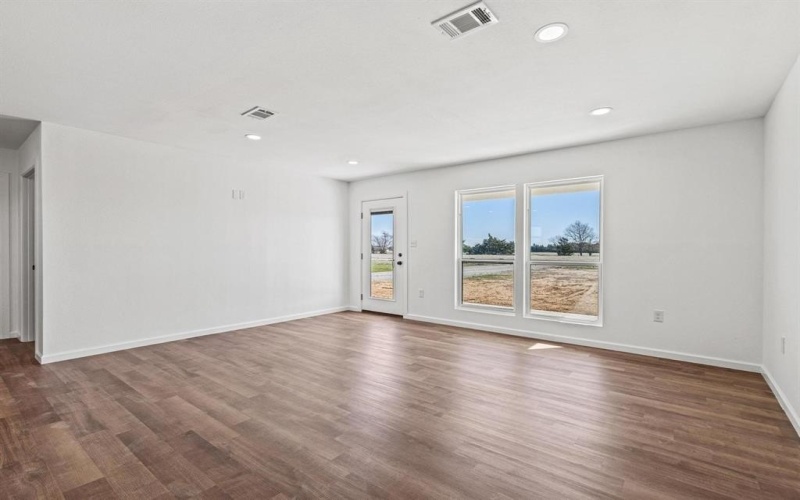 9 Private Road 33084, Sumner, TX 75486, 3 Bedrooms Bedrooms, ,1 BathroomBathrooms,Residential,For Sale,9 Private Road 33084,20876602