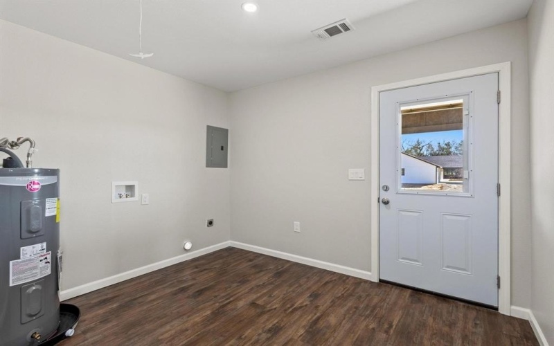 32 Private Road 33084, Sumner, TX 75486, 3 Bedrooms Bedrooms, ,1 BathroomBathrooms,Residential,For Sale,32 Private Road 33084,20876622