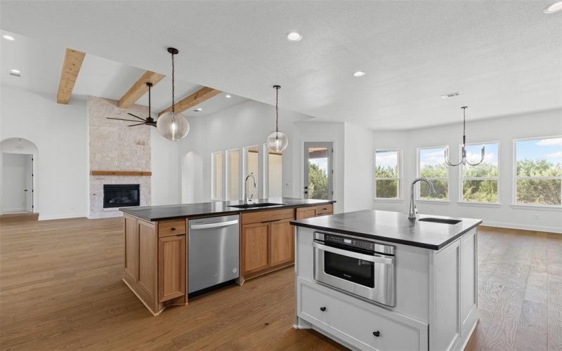7103 Heathington Court, Granbury, TX 76049, 4 Bedrooms Bedrooms, ,3 BathroomsBathrooms,Residential,For Sale,7103 Heathington Court,20876728