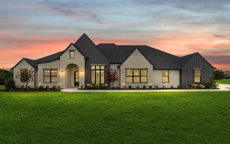 7103 Heathington Court, Granbury, TX 76049, 4 Bedrooms Bedrooms, ,3 BathroomsBathrooms,Residential,For Sale,7103 Heathington Court,20876728