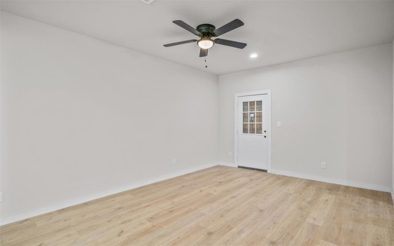 3323 Rutledge Street, Dallas, TX 75215, 3 Habitaciones Habitaciones , ,2 BañosBaños,Residential,En Venta,3323 Rutledge Street,20880597