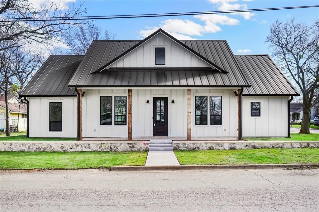 635 W Liveoak, Jacksboro, TX 76458, 3 Bedrooms Bedrooms, ,2 BathroomsBathrooms,Residential,For Sale,635 W Liveoak,20878744