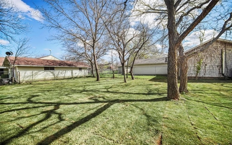 635 W Liveoak, Jacksboro, TX 76458, 3 Bedrooms Bedrooms, ,2 BathroomsBathrooms,Residential,For Sale,635 W Liveoak,20878744