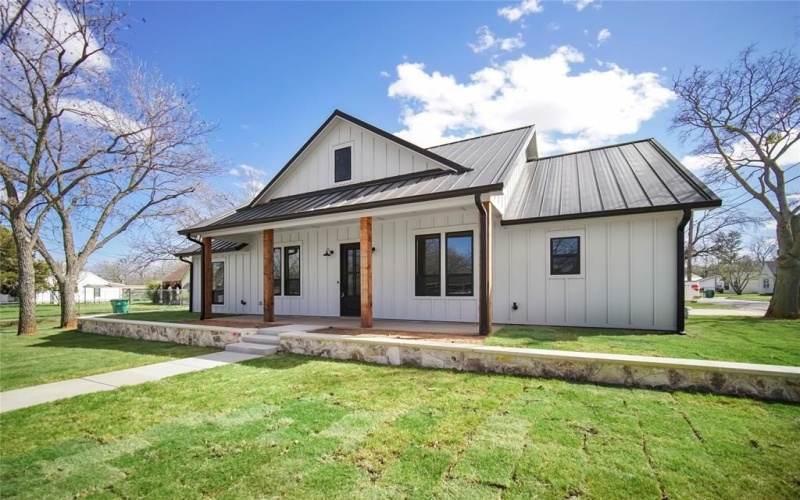 635 W Liveoak, Jacksboro, TX 76458, 3 Bedrooms Bedrooms, ,2 BathroomsBathrooms,Residential,For Sale,635 W Liveoak,20878744