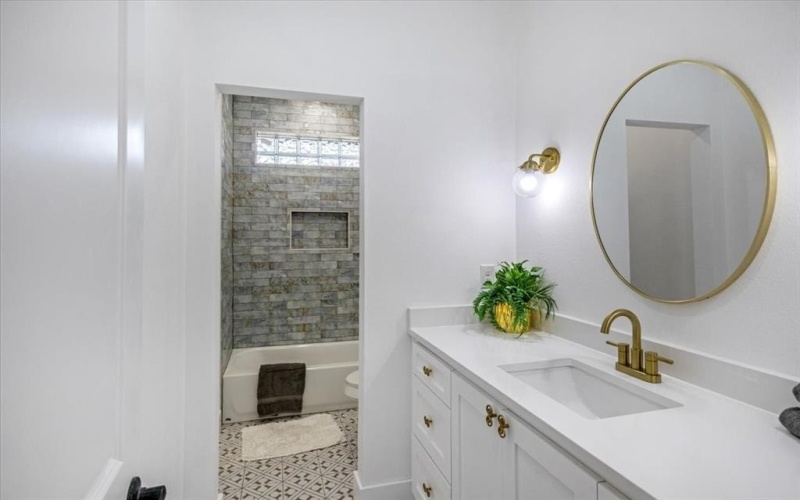 16022 Red Oak Road, Tyler, TX 75707, 5 Bedrooms Bedrooms, ,2 BathroomsBathrooms,Residential,For Sale,16022 Red Oak Road,20879885