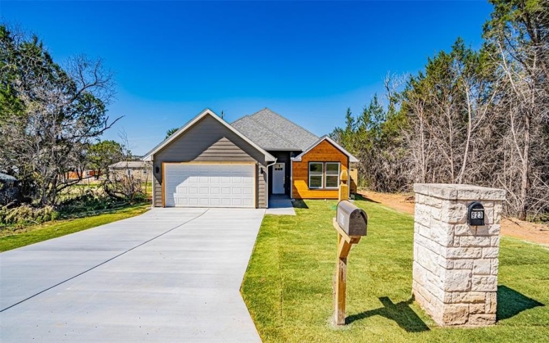 924 Bosque River Drive, Granbury, TX 76048, 3 Bedrooms Bedrooms, ,2 BathroomsBathrooms,Residential,For Sale,924 Bosque River Drive,20877451