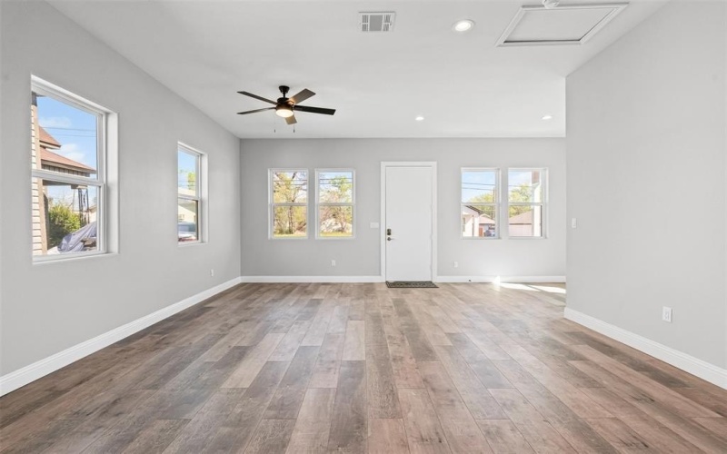 914 E Tucker Street, Fort Worth, TX 76104, 2 Habitaciones Habitaciones , ,2 BañosBaños,Residential,En Venta,914 E Tucker Street,20881062