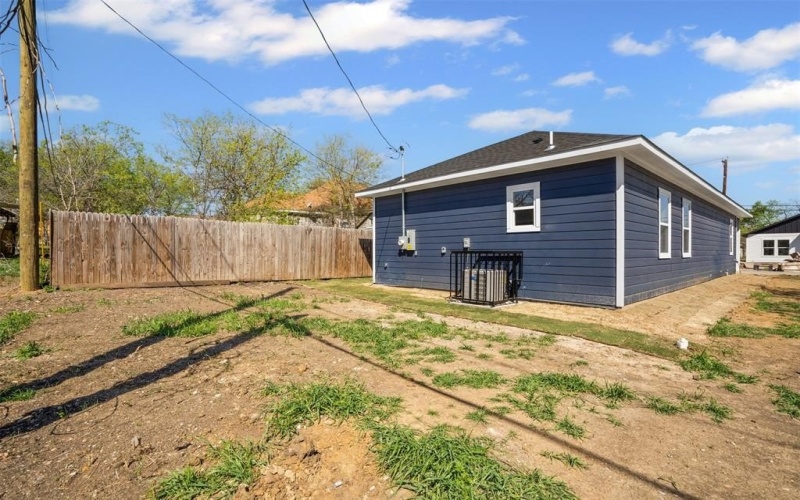 914 E Tucker Street, Fort Worth, TX 76104, 2 Habitaciones Habitaciones , ,2 BañosBaños,Residential,En Venta,914 E Tucker Street,20881062