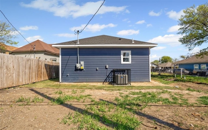 914 E Tucker Street, Fort Worth, TX 76104, 2 Habitaciones Habitaciones , ,2 BañosBaños,Residential,En Venta,914 E Tucker Street,20881062