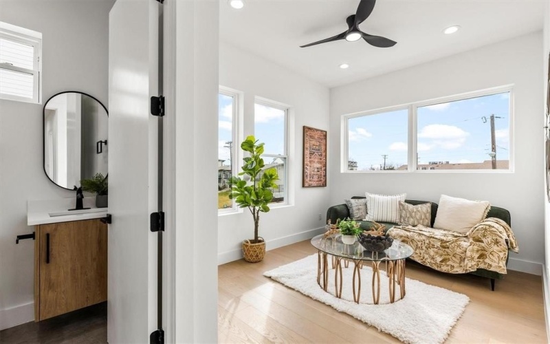 604 N Ewing Avenue #101, Dallas, TX 75203, 3 Habitaciones Habitaciones , ,3 BañosBaños,Residential,En Venta,604 N Ewing Avenue,20881099