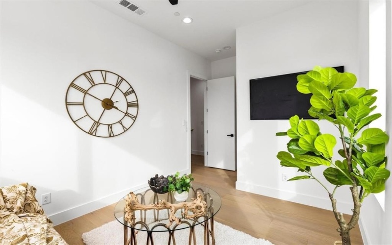 604 N Ewing Avenue #101, Dallas, TX 75203, 3 Habitaciones Habitaciones , ,3 BañosBaños,Residential,En Venta,604 N Ewing Avenue,20881099
