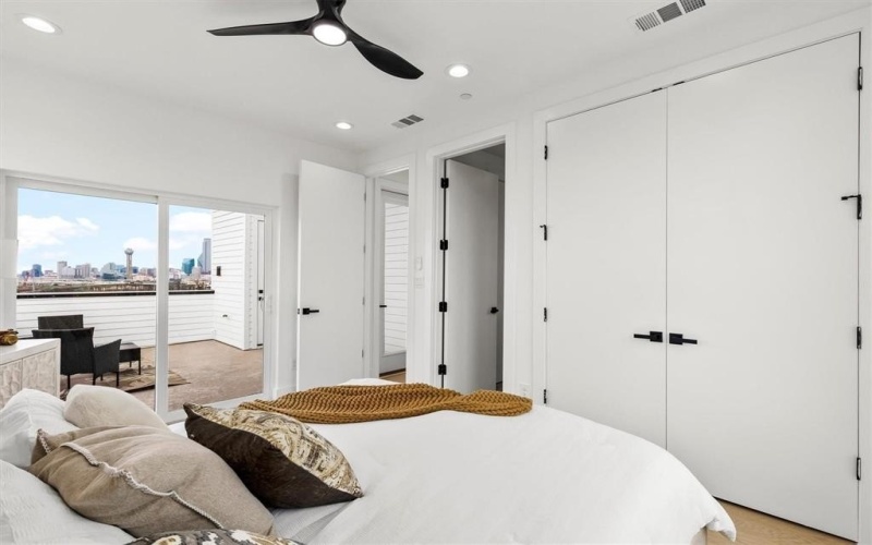 604 N Ewing Avenue #101, Dallas, TX 75203, 3 Habitaciones Habitaciones , ,3 BañosBaños,Residential,En Venta,604 N Ewing Avenue,20881099