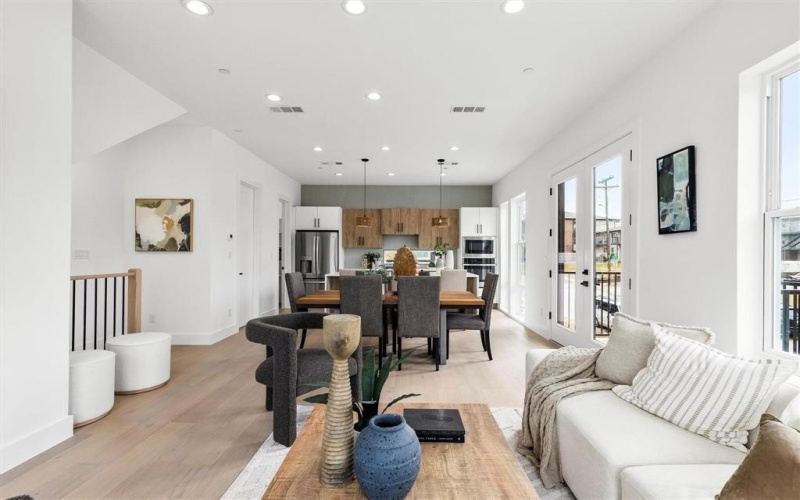 604 N Ewing Avenue #101, Dallas, TX 75203, 3 Habitaciones Habitaciones , ,3 BañosBaños,Residential,En Venta,604 N Ewing Avenue,20881099