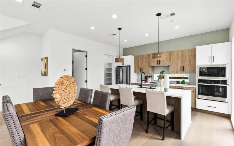 604 N Ewing Avenue #101, Dallas, TX 75203, 3 Habitaciones Habitaciones , ,3 BañosBaños,Residential,En Venta,604 N Ewing Avenue,20881099