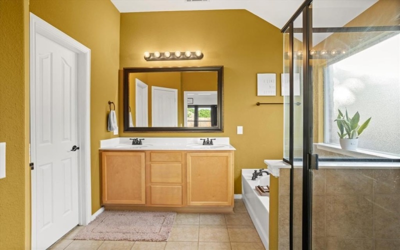 501 Highpoint Lane, Mansfield, TX 76063, 4 Habitaciones Habitaciones , ,3 BañosBaños,Residential,En Venta,501 Highpoint Lane,20881381