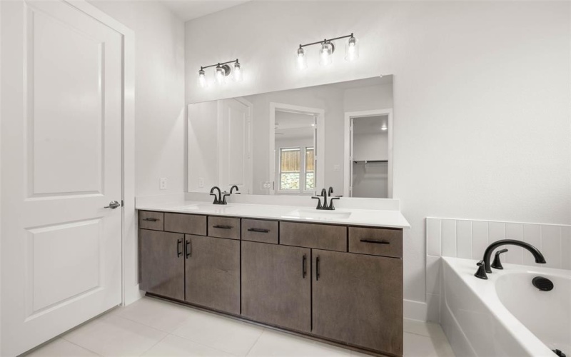 2219 Shady Elm, Midlothian, TX 76065, 4 Habitaciones Habitaciones , ,3 BañosBaños,Residential,En Venta,2219 Shady Elm,0,20881902