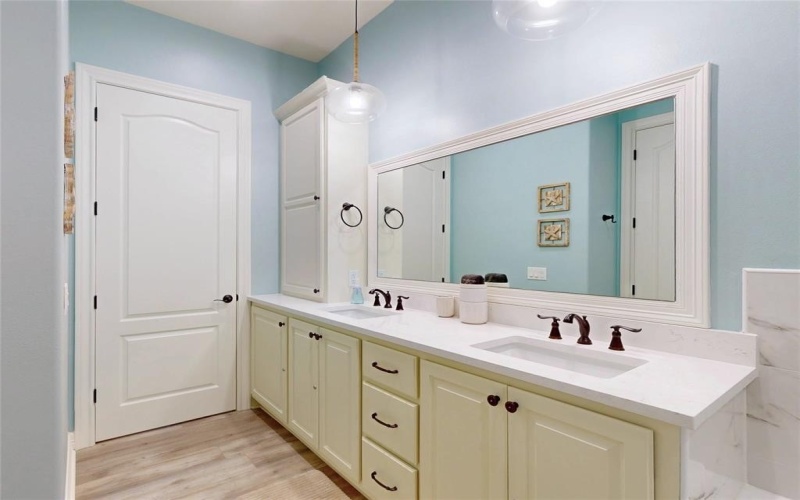 2627 Holiday Drive, Port Bolivar, TX 77650, 5 Bedrooms Bedrooms, ,3 BathroomsBathrooms,Residential,For Sale,2627 Holiday Drive,20881938