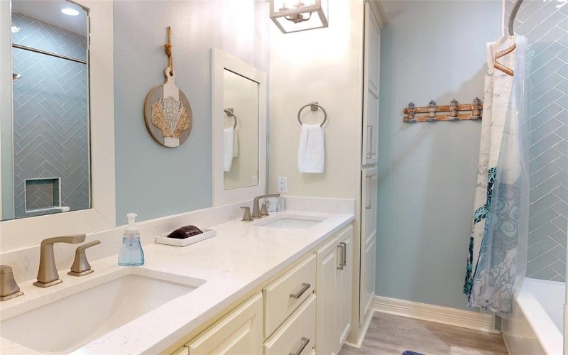 2627 Holiday Drive, Port Bolivar, TX 77650, 5 Bedrooms Bedrooms, ,3 BathroomsBathrooms,Residential,For Sale,2627 Holiday Drive,20881938