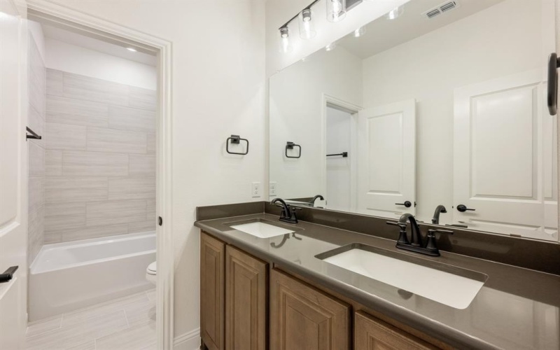 1106 Worthington Drive, Justin, TX 76247, 4 Habitaciones Habitaciones , ,3 BañosBaños,Residential,En Venta,1106 Worthington Drive,20881956