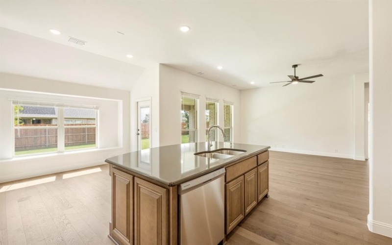 1106 Worthington Drive, Justin, TX 76247, 4 Habitaciones Habitaciones , ,3 BañosBaños,Residential,En Venta,1106 Worthington Drive,20881956