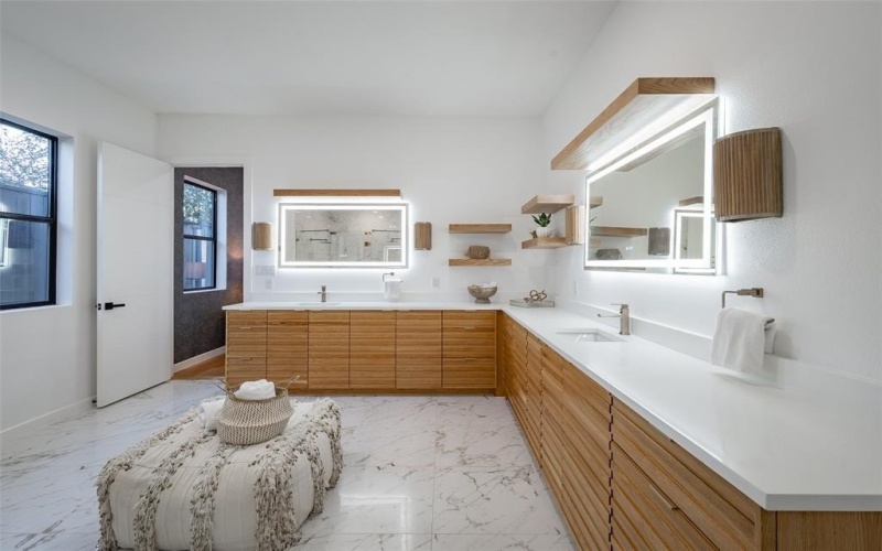8903 Forest Hills Boulevard, Dallas, TX 75218, 5 Habitaciones Habitaciones , ,7 BañosBaños,Residential,En Venta,8903 Forest Hills Boulevard,20882331