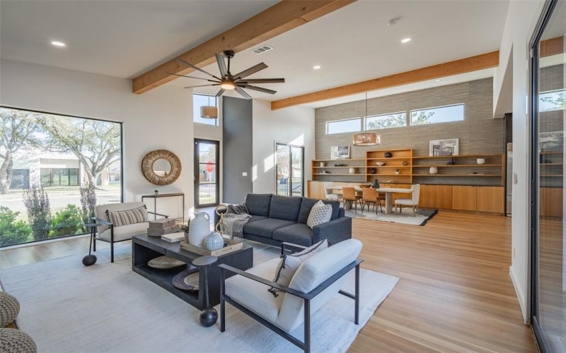 8903 Forest Hills Boulevard, Dallas, TX 75218, 5 Habitaciones Habitaciones , ,7 BañosBaños,Residential,En Venta,8903 Forest Hills Boulevard,20882331