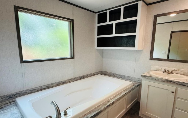 3001 Elmwood Drive, Granbury, TX 76048, 3 Bedrooms Bedrooms, ,2 BathroomsBathrooms,Residential,For Sale,3001 Elmwood Drive,20882398