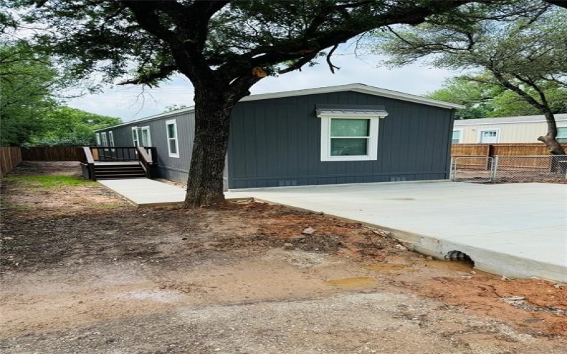 3001 Elmwood Drive, Granbury, TX 76048, 3 Bedrooms Bedrooms, ,2 BathroomsBathrooms,Residential,For Sale,3001 Elmwood Drive,20882398