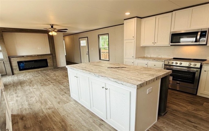 3001 Elmwood Drive, Granbury, TX 76048, 3 Bedrooms Bedrooms, ,2 BathroomsBathrooms,Residential,For Sale,3001 Elmwood Drive,20882398