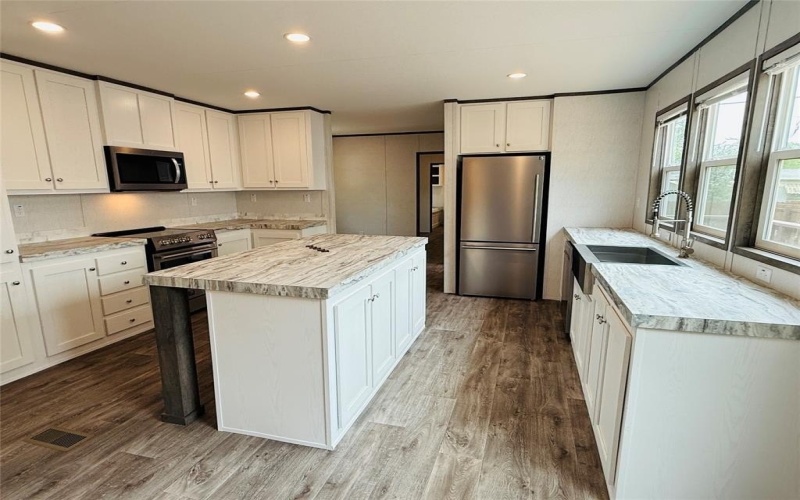3001 Elmwood Drive, Granbury, TX 76048, 3 Bedrooms Bedrooms, ,2 BathroomsBathrooms,Residential,For Sale,3001 Elmwood Drive,20882398