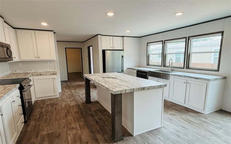 3001 Elmwood Drive, Granbury, TX 76048, 3 Bedrooms Bedrooms, ,2 BathroomsBathrooms,Residential,For Sale,3001 Elmwood Drive,20882398