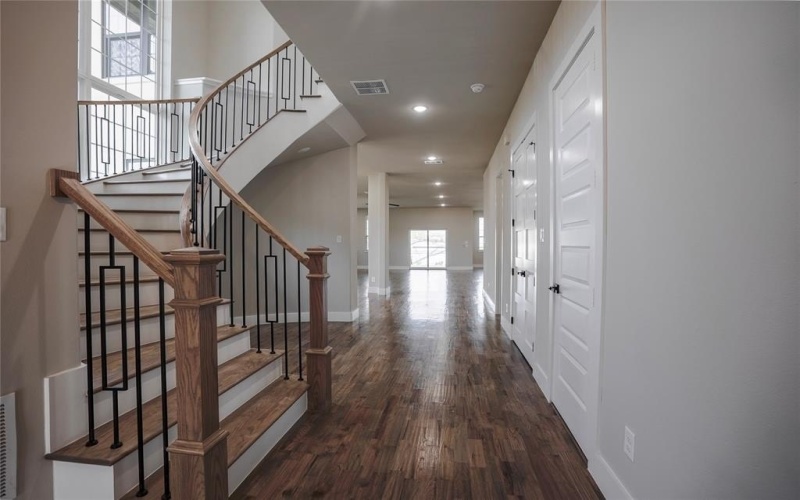 1616 N Bradley Street, McKinney, TX 75069, 5 Bedrooms Bedrooms, ,6 BathroomsBathrooms,Residential,For Sale,1616 N Bradley Street,20883256