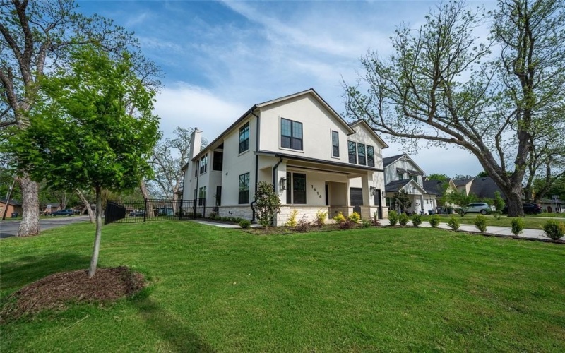 1616 N Bradley Street, McKinney, TX 75069, 5 Bedrooms Bedrooms, ,6 BathroomsBathrooms,Residential,For Sale,1616 N Bradley Street,20883256