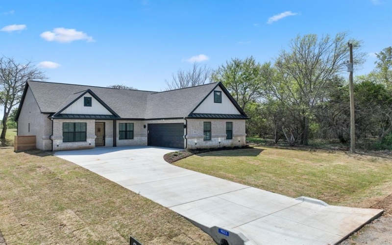 9023 Pleasant Drive, Whitney, TX 76692, 3 Bedrooms Bedrooms, ,2 BathroomsBathrooms,Residential,For Sale,9023 Pleasant Drive,20883292