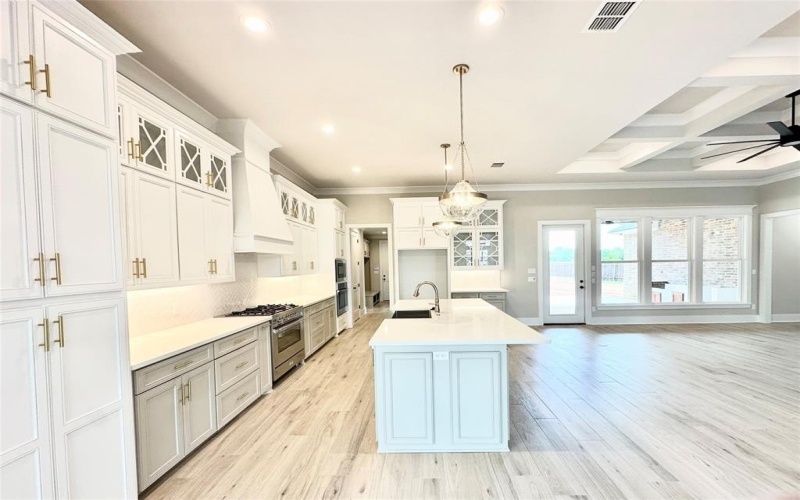 637 Caledonia Drive, Bossier City, LA 71111, 5 Bedrooms Bedrooms, ,3 BathroomsBathrooms,Residential,For Sale,637 Caledonia Drive,20884943