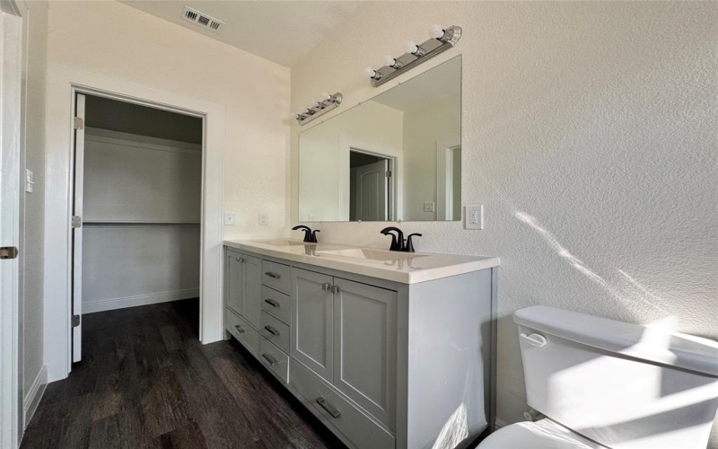 2010 Nantucket Village Drive, Dallas, TX 75217, 3 Bedrooms Bedrooms, ,2 BathroomsBathrooms,Residential,For Sale,2010 Nantucket Village Drive,20887728