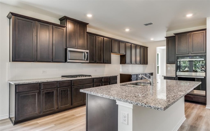 1007 Auburn Drive, Justin, TX 76247, 5 Bedrooms Bedrooms, ,5 BathroomsBathrooms,Residential,For Sale,1007 Auburn Drive,0,20890184
